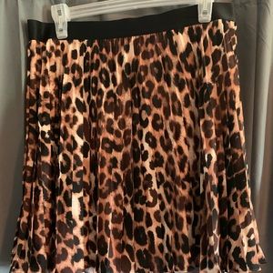 Leopard print pleated skirt by Express size L